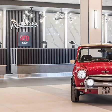 Radisson Red London Heathrow Hotel Harmondsworth Ngoại thất bức ảnh Reception of the hotel