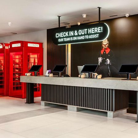 Radisson Red London Heathrow Hotel Harmondsworth Ngoại thất bức ảnh