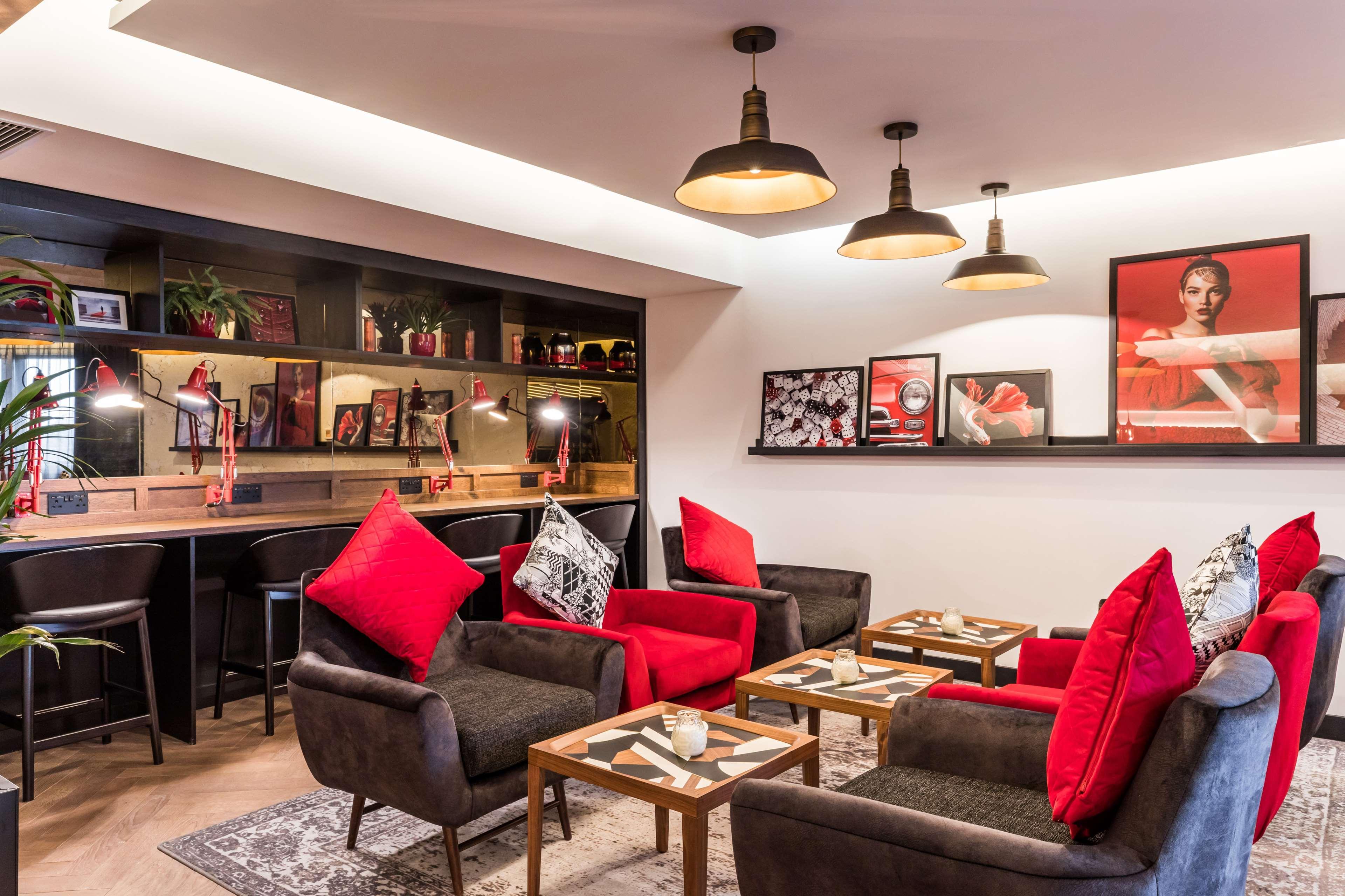 Radisson Red London Heathrow Hotel Harmondsworth Ngoại thất bức ảnh Interior of the hotel