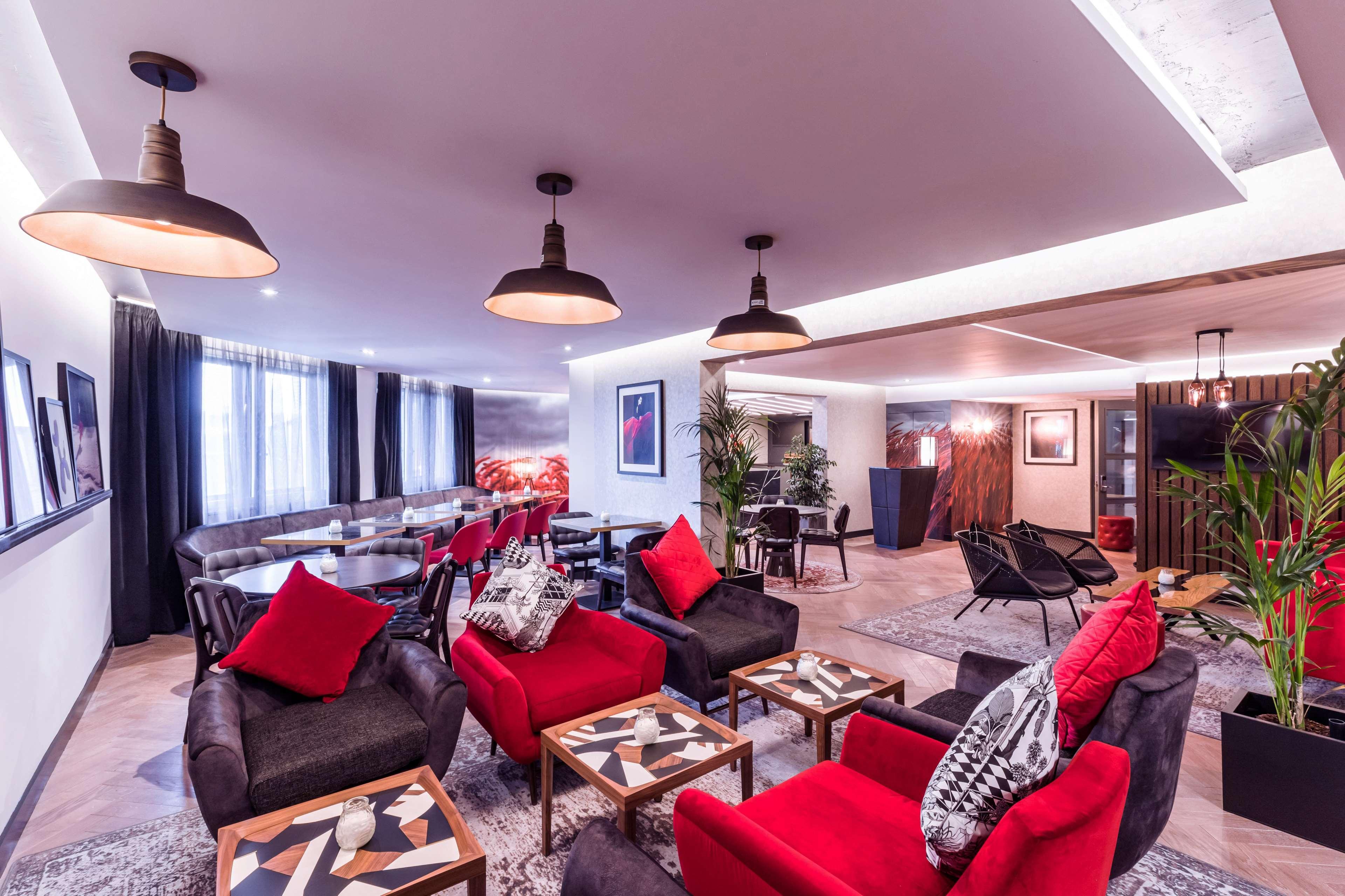 Radisson Red London Heathrow Hotel Harmondsworth Ngoại thất bức ảnh Interior of the hotel