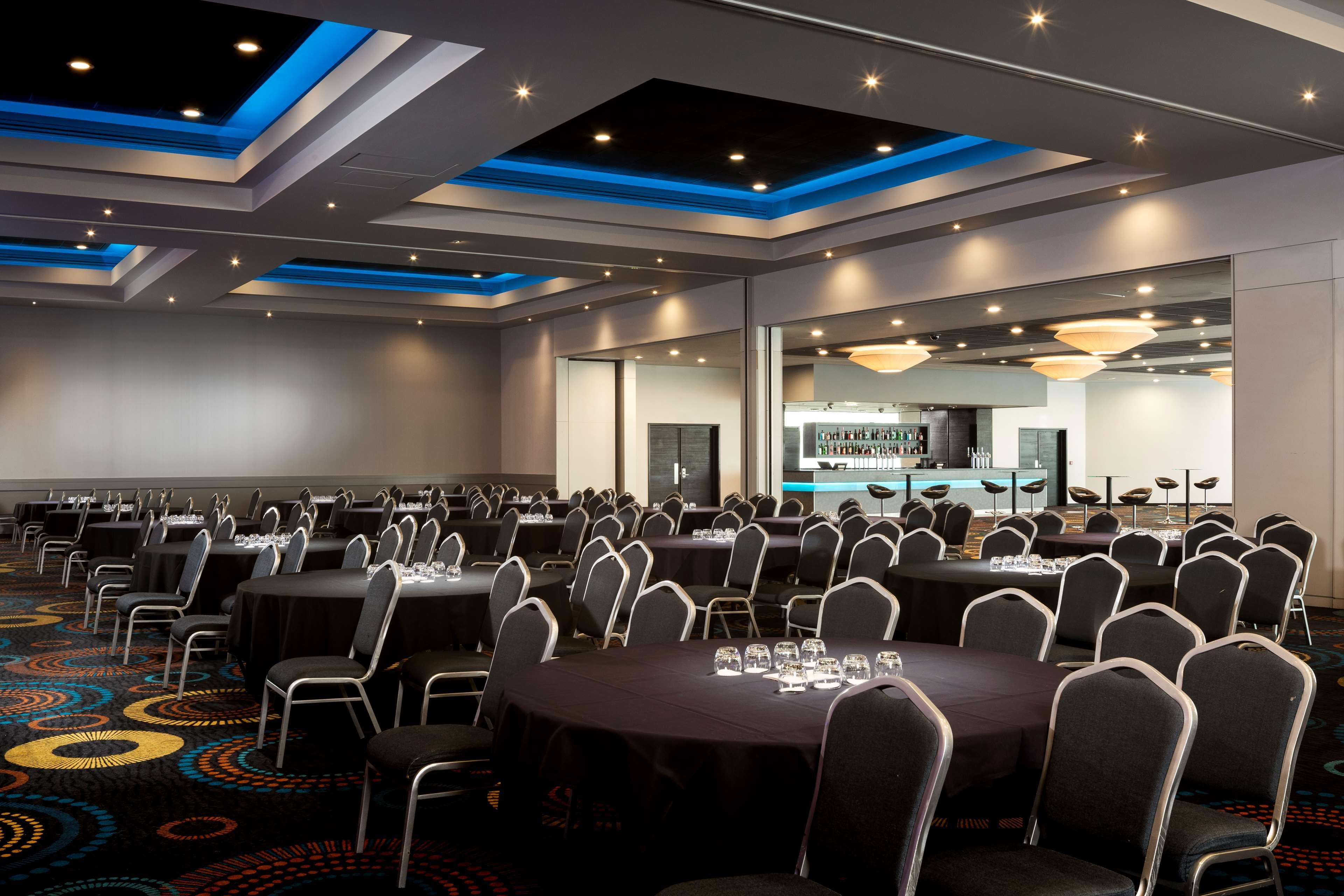 Radisson Red London Heathrow Hotel Harmondsworth Ngoại thất bức ảnh The function room of the hotel
