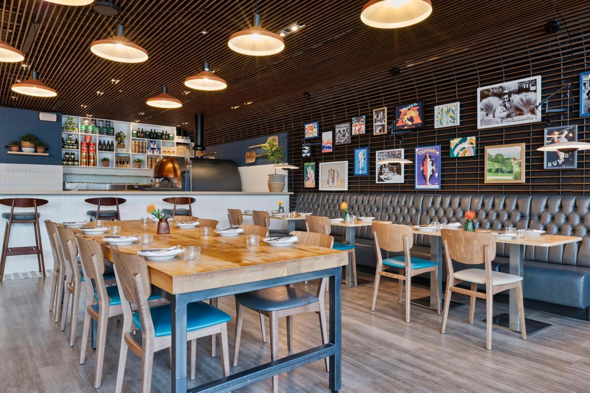 Radisson Red London Heathrow Hotel Harmondsworth Ngoại thất bức ảnh Interior of the restaurant