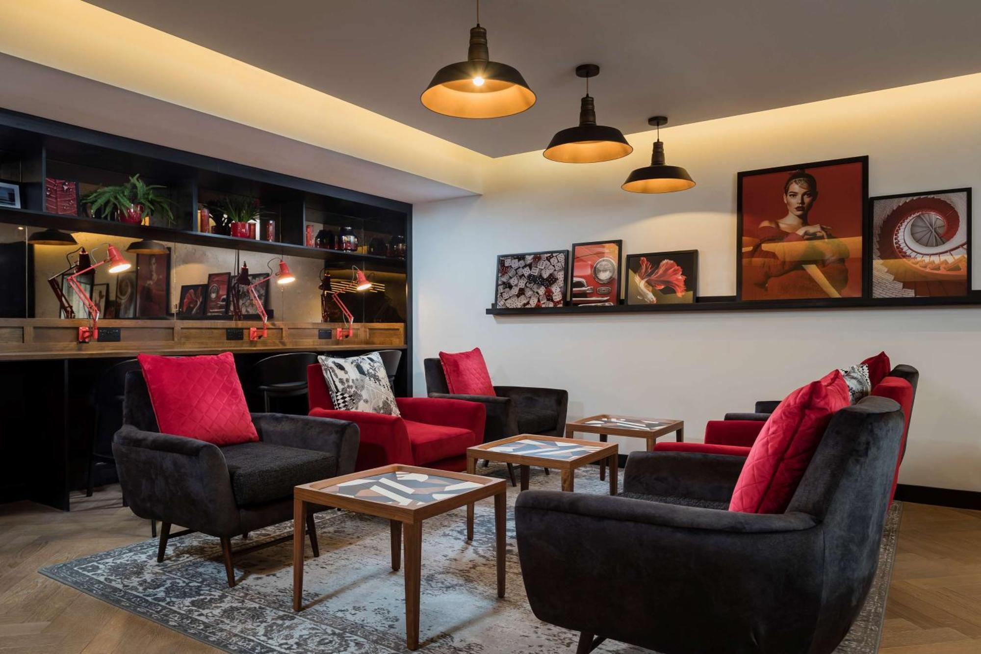 Radisson Red London Heathrow Hotel Harmondsworth Ngoại thất bức ảnh Interior of the hotel