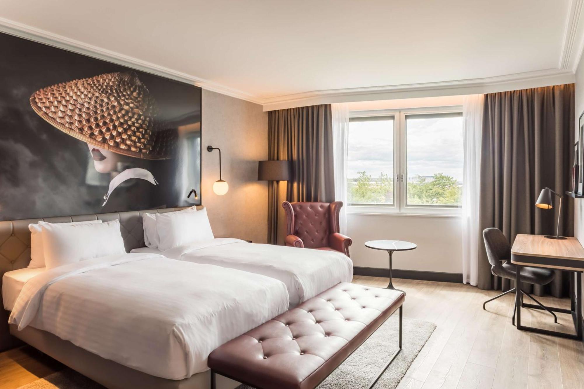 Radisson Red London Heathrow Hotel Harmondsworth Ngoại thất bức ảnh