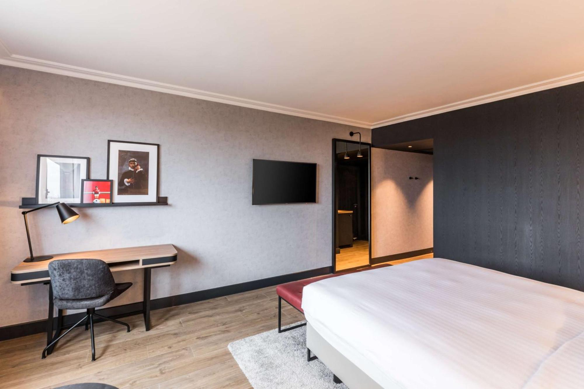 Radisson Red London Heathrow Hotel Harmondsworth Ngoại thất bức ảnh Room at the hotel
