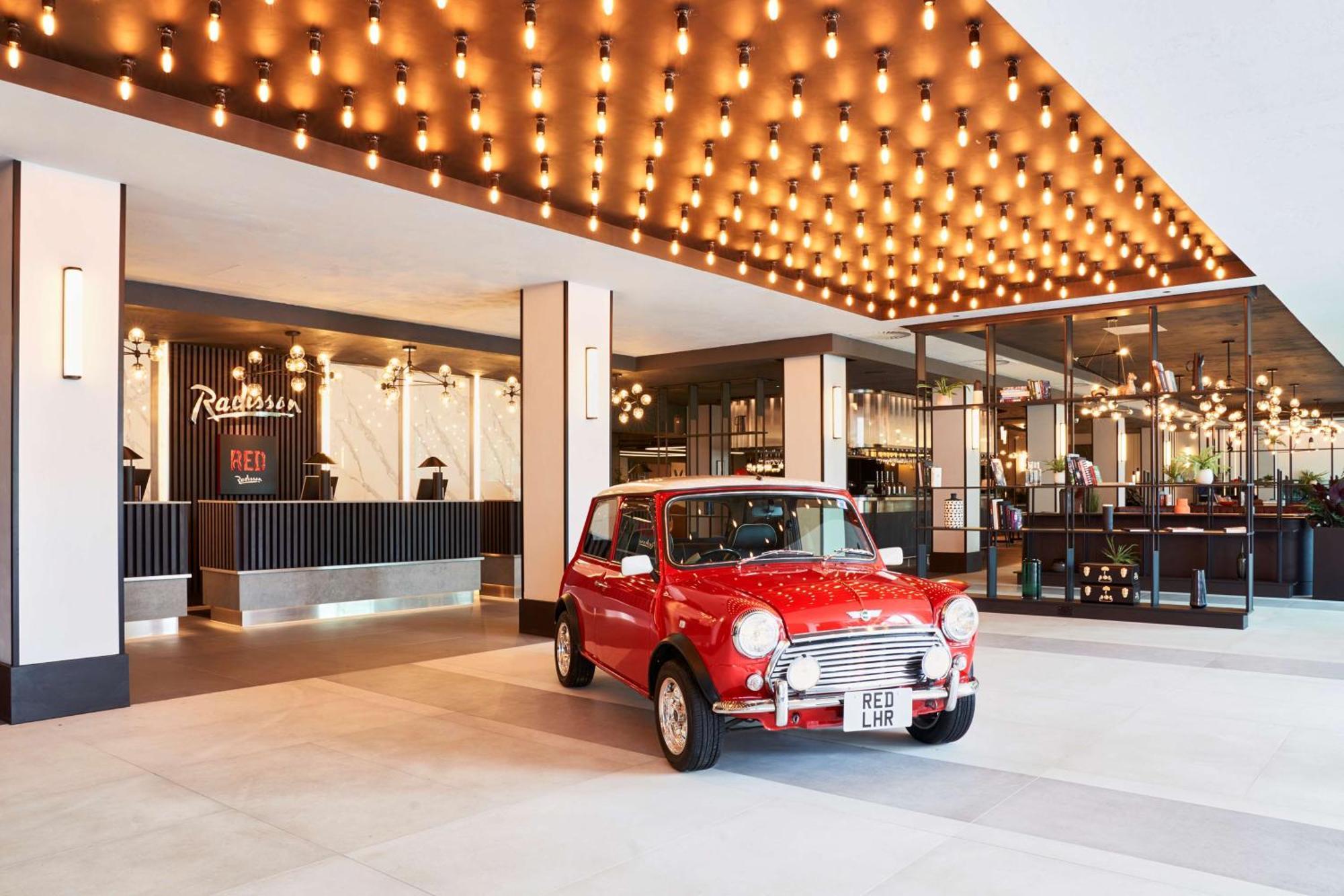 Radisson Red London Heathrow Hotel Harmondsworth Ngoại thất bức ảnh Radisson Red