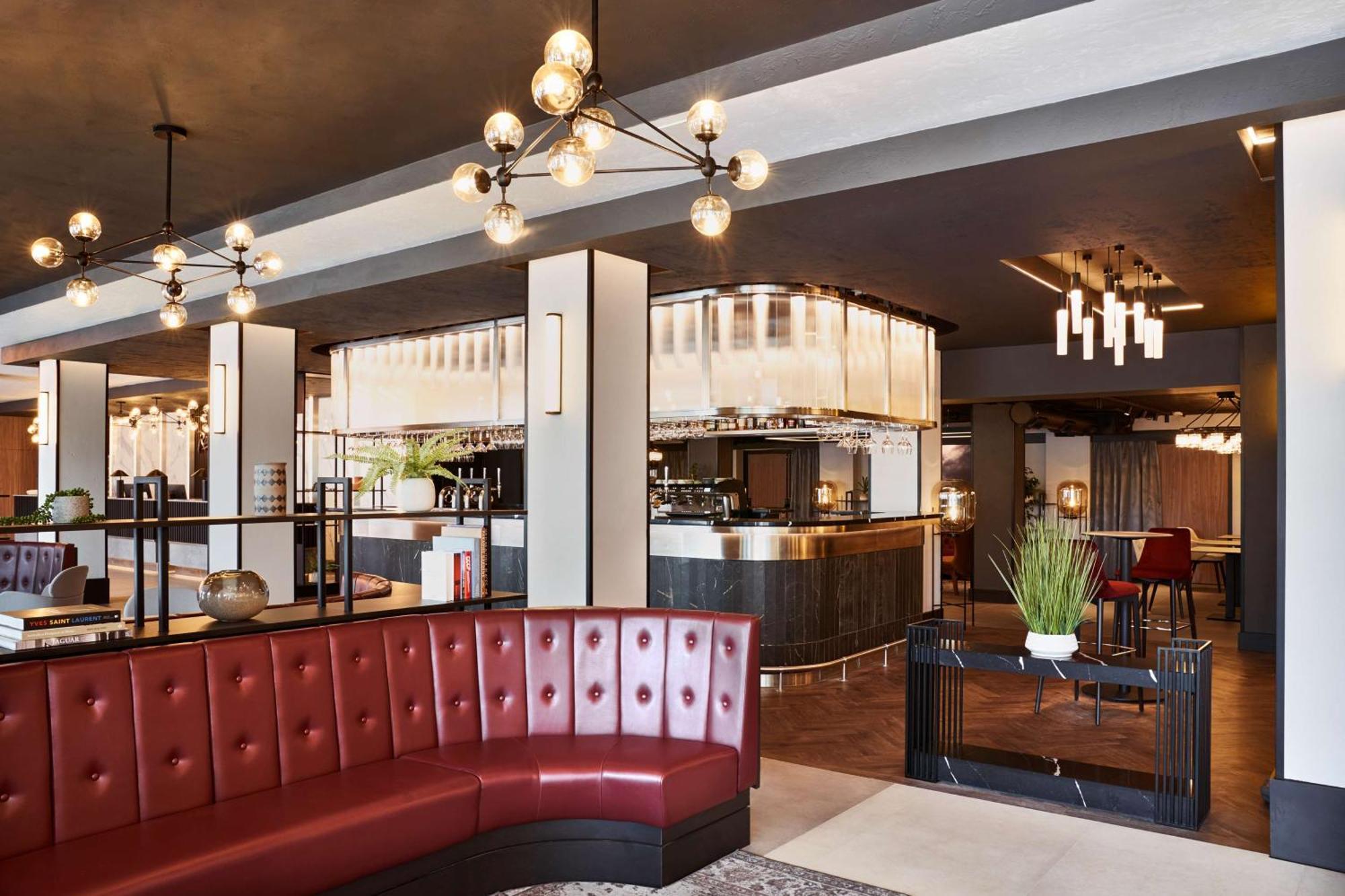 Radisson Red London Heathrow Hotel Harmondsworth Ngoại thất bức ảnh Interior of the hotel