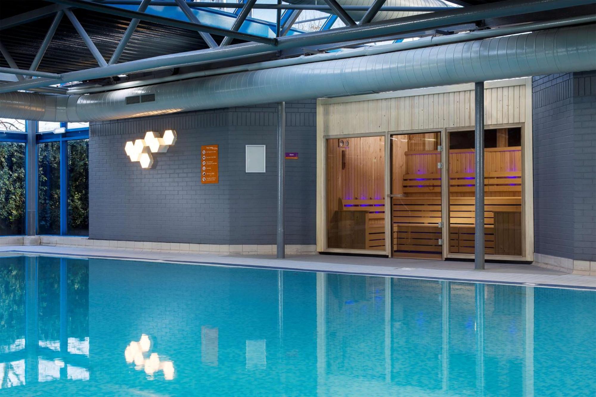 Radisson Red London Heathrow Hotel Harmondsworth Ngoại thất bức ảnh Sauna
