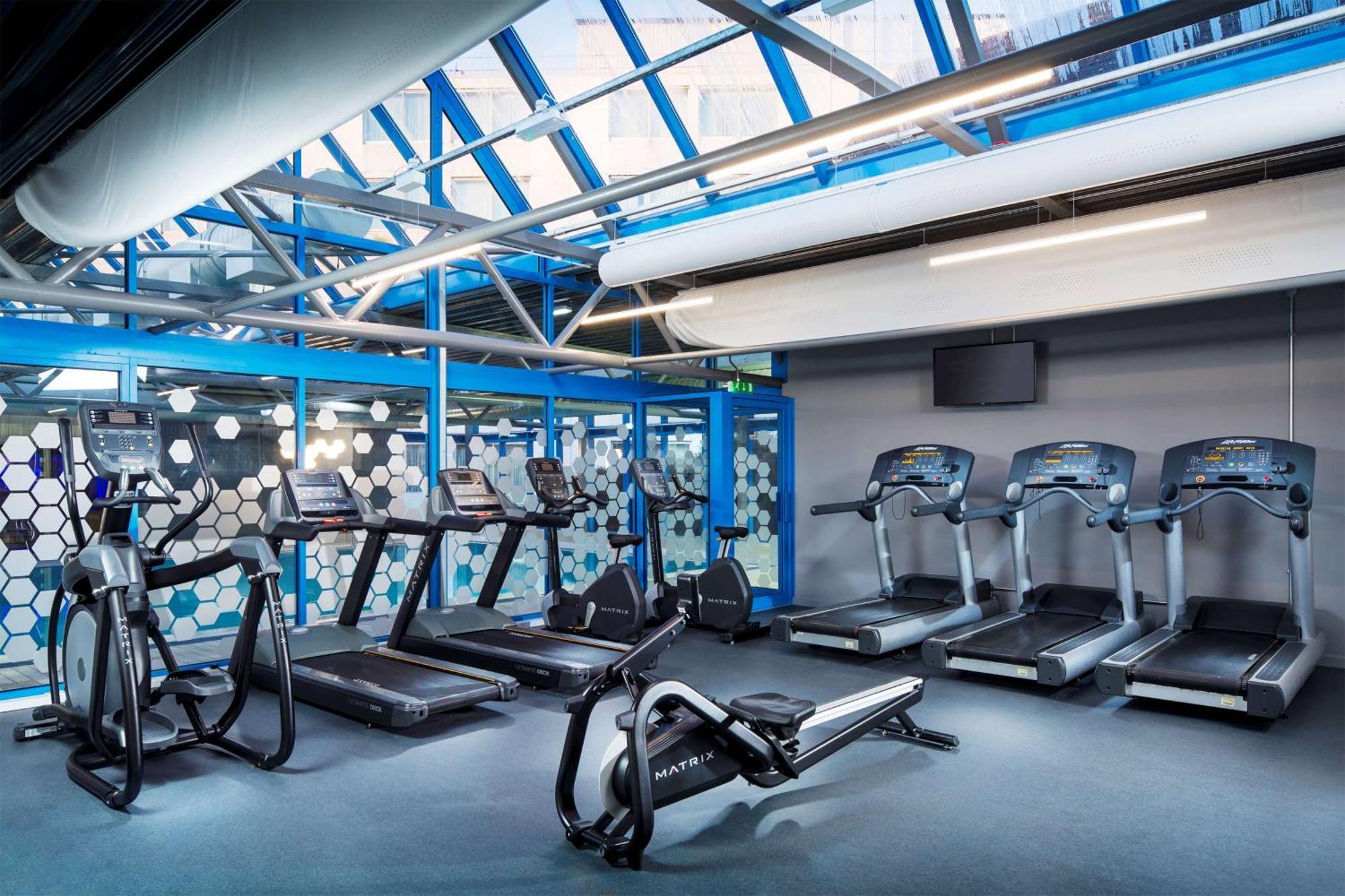 Radisson Red London Heathrow Hotel Harmondsworth Ngoại thất bức ảnh Fitness room