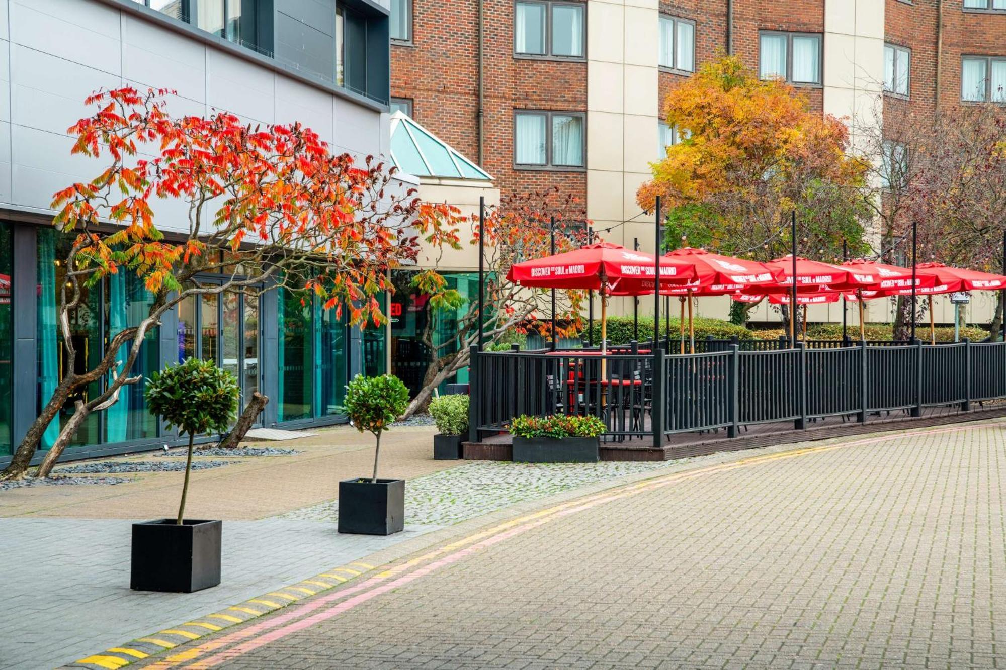 Radisson Red London Heathrow Hotel Harmondsworth Ngoại thất bức ảnh